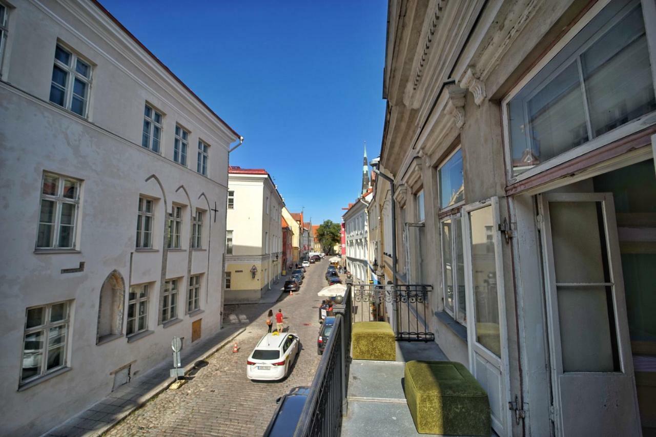 The Monks Bunk Hostel & Bar Tallinn Exteriör bild