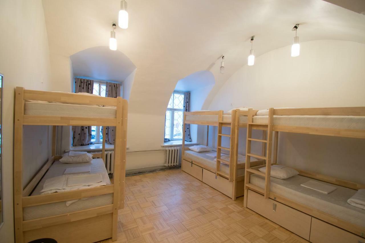 The Monks Bunk Hostel & Bar Tallinn Exteriör bild