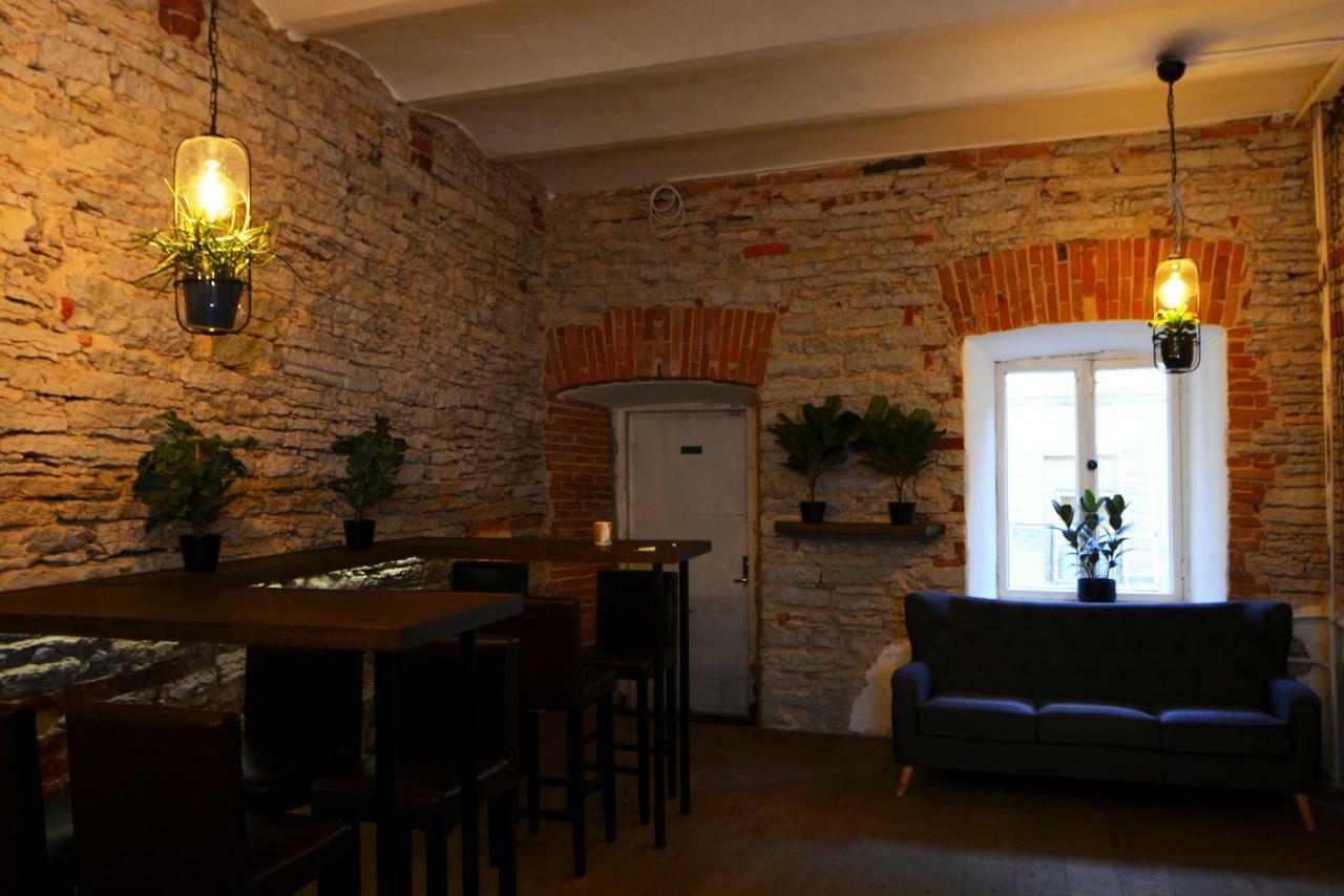 The Monks Bunk Hostel & Bar Tallinn Exteriör bild