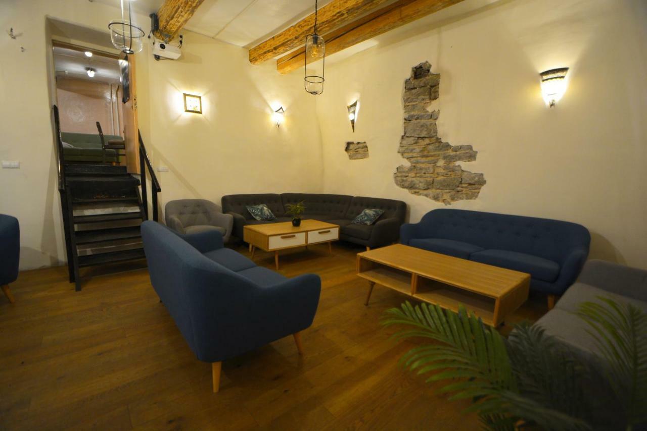 The Monks Bunk Hostel & Bar Tallinn Exteriör bild